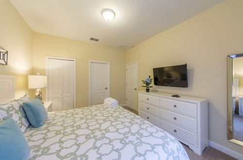 Photo 6 - H2u - Evangeline - Cg1427 8 Bedroom Home by Redawning