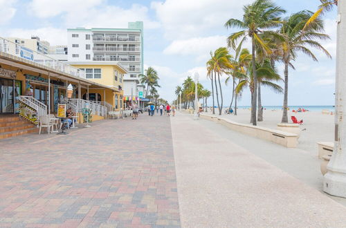 Photo 22 - 549 City View Hollywood Beach