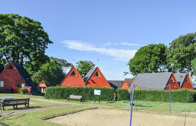 Chalet-sleeps6-parking-garden-pool - Photo 20