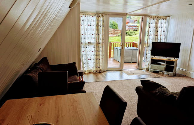 Chalet-sleeps6-parking-garden-pool - Photo 11
