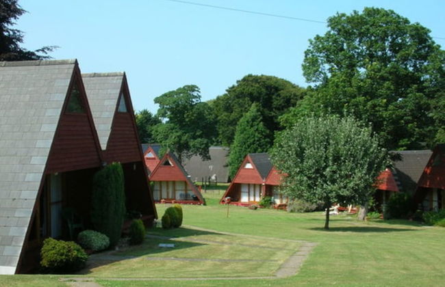 Chalet-sleeps6-parking-garden-pool - Photo 29