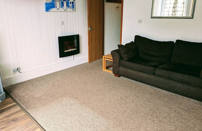 Chalet-sleeps6-parking-garden-pool - Photo 12