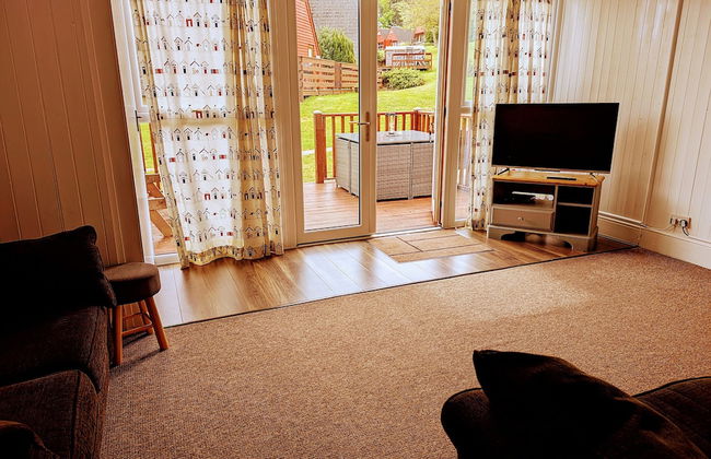 Chalet-sleeps6-parking-garden-pool - Photo 15
