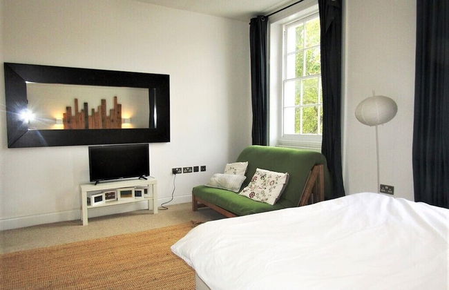 Large Private Double En-suite - 5 - Photo 2