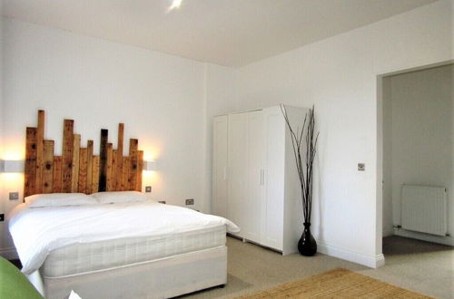 Photo 5 - Large Private Double En-suite - 5