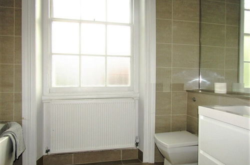 Photo 11 - Large Private Double En-suite - 5