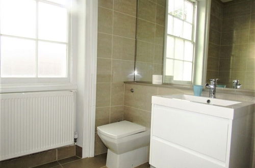 Photo 12 - Large Private Double En-suite - 5