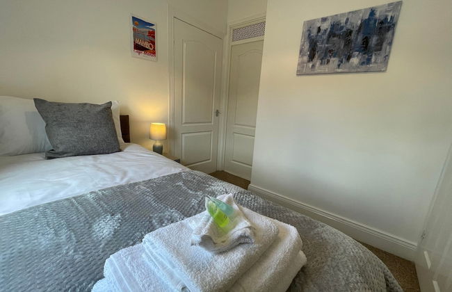 Lovely 3 Bedroom Apartment In Newcastle Upon Tyne With Free Parking - Foto 7