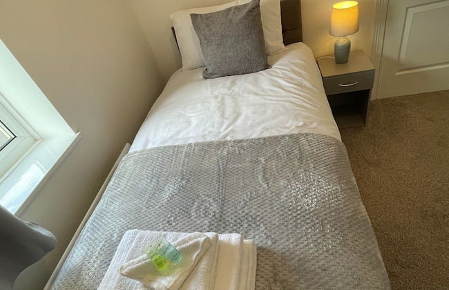 Lovely 3 Bedroom Apartment In Newcastle Upon Tyne With Free Parking - Foto 9