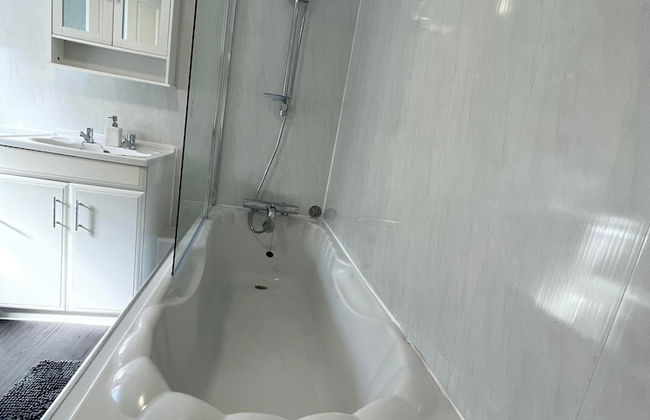 Lovely 3 Bedroom Apartment In Newcastle Upon Tyne With Free Parking - Foto 18