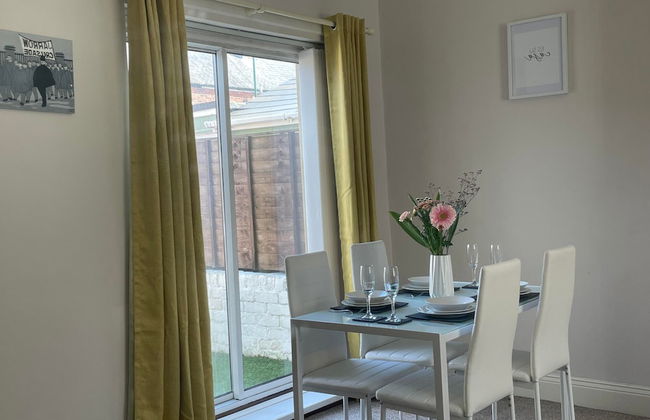 Lovely 3 Bedroom Apartment In Newcastle Upon Tyne With Free Parking - Foto 27