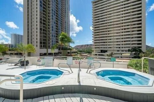 Foto 14 - High Rise Ocean View Waikiki Condo, FREE Parking & Wi-Fi by Koko Resort Vacation Rentals