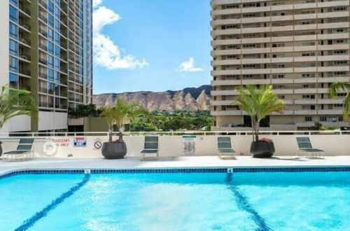 Foto 14 - Spectacular Pool View Suite at the Waikiki Banyan - Free parking! by Koko Resort Vacation Rentals