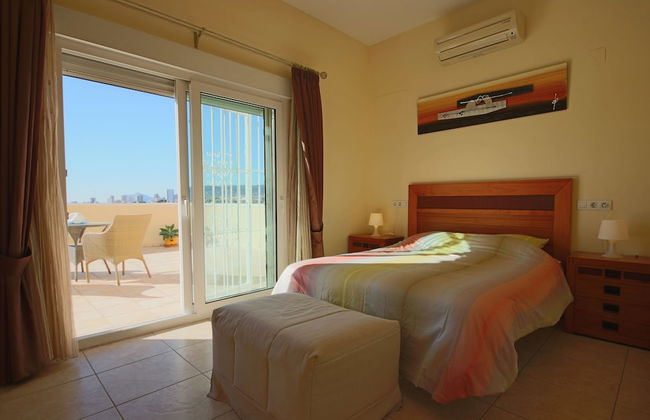 Sunny 3BR Villa w/ Endless Views & Heated Pool - Walk to Beach & Dining - Foto 2