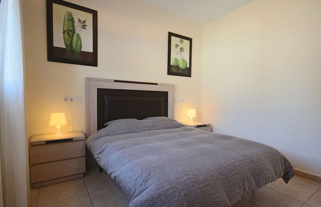 Sunny 3BR Villa w/ Endless Views & Heated Pool - Walk to Beach & Dining - Foto 5