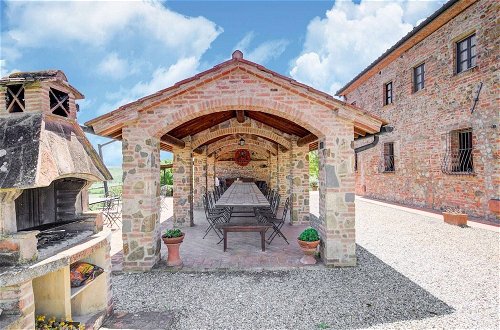 Photo 15 - Tuscan Farmhouse in Peccioli with Swimming Pool near Lakes
