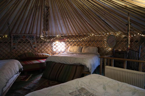 Photo 14 - 2 Luxury Yurts & Barn Kitchen Big Garden- Sleeps 9