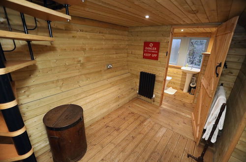 Photo 19 - 2 Luxury Yurts & Barn Kitchen Big Garden- Sleeps 9