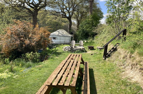 Photo 35 - 2 Luxury Yurts & Barn Kitchen Big Garden- Sleeps 9