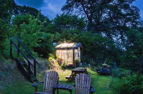 Foto 39 - 2 Luxury Yurts & Barn Kitchen Big Garden- Sleeps 9