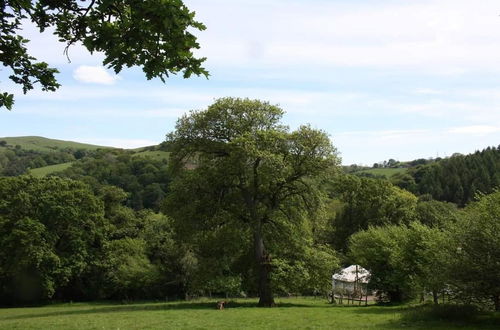 Foto 42 - 2 Luxury Yurts & Barn Kitchen Big Garden Sleeps 9