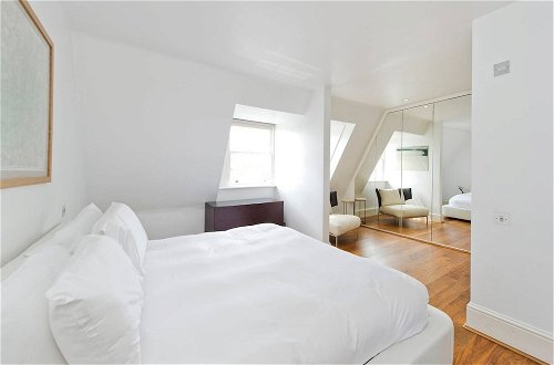 Photo 4 - Beautiful 2 Bed W Roof Terrace in Holland Park