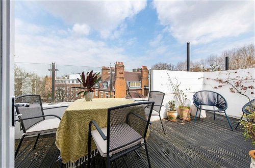 Photo 20 - Beautiful 2 Bed W Roof Terrace in Holland Park