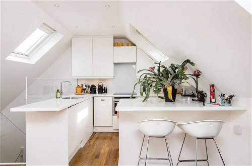 Photo 11 - Beautiful 2 Bed W Roof Terrace in Holland Park