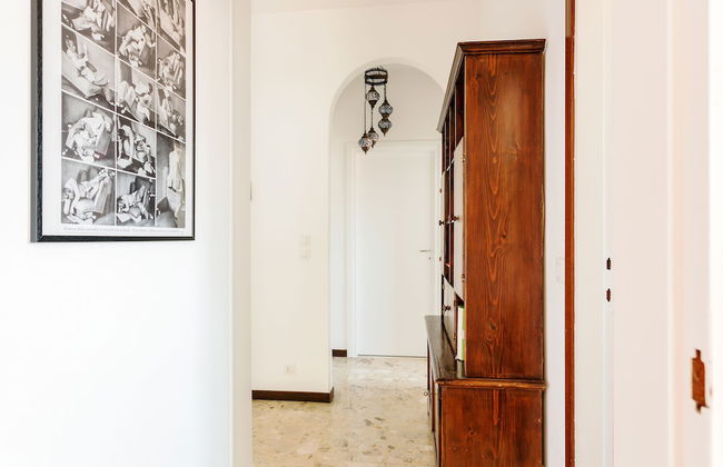 Mondrian Apartment in Milan - Photo 12