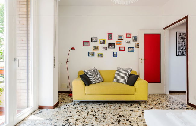 Mondrian Apartment in Milan - Photo 6
