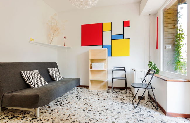 Mondrian Apartment in Milan - Photo 7