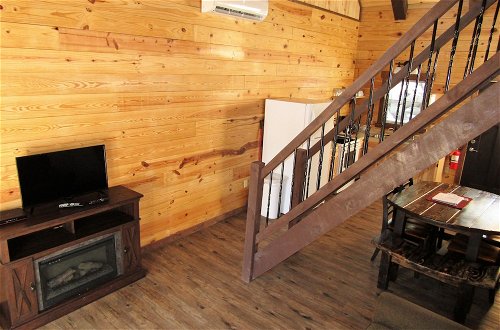 Foto 16 - Freedom Ridge Cabins