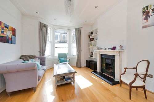 Foto 17 - Bright & Spacious 5 Bed House in Charming Putney