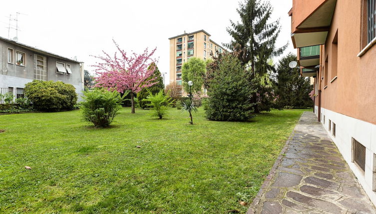 Photo 1 - Renewed Balcony Flat with Green Garden