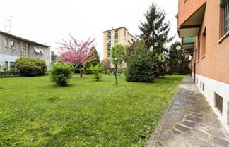 Photo 1 - Renewed Balcony Flat with Green Garden