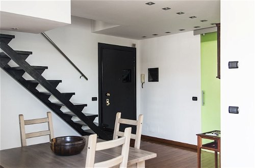 Photo 11 - Bright Terrace Apartment in University District