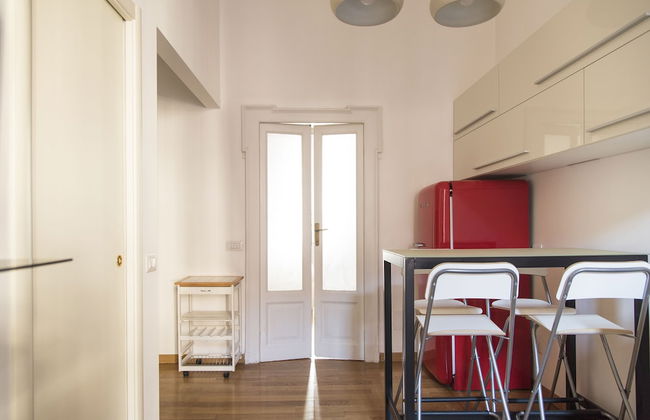 White and Clean Apartment near Metro MM1 - Photo 7