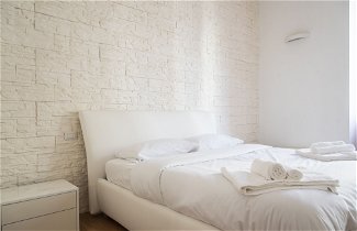 Photo 3 - White and Clean Apartment near Metro MM1