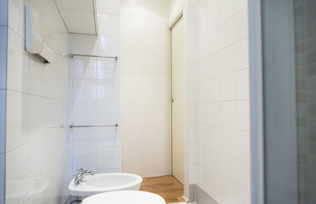 White and Clean Apartment near Metro MM1 - Photo 21