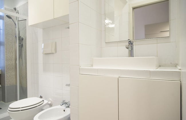 White and Clean Apartment near Metro MM1 - Photo 18