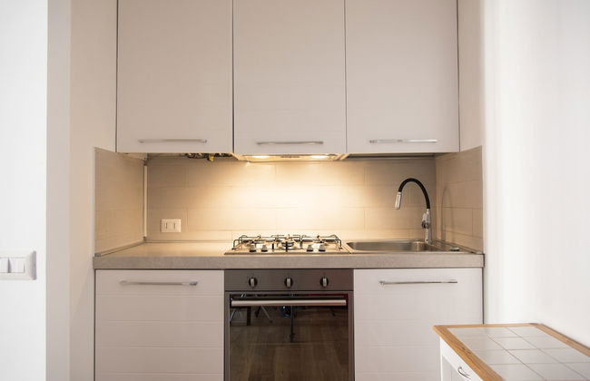 White and Clean Apartment near Metro MM1 - Photo 11