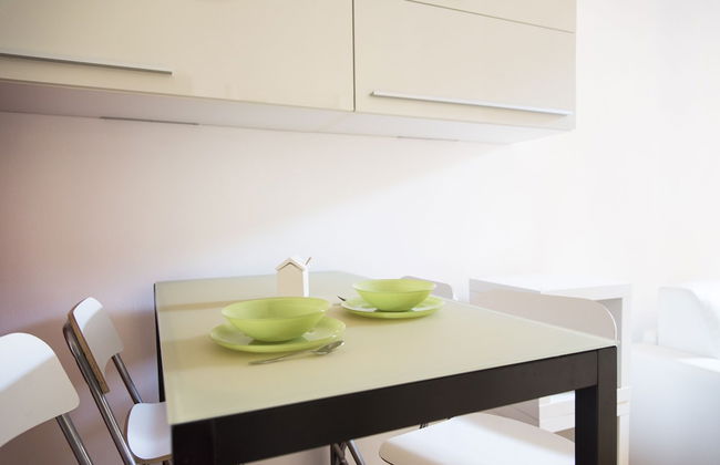 White and Clean Apartment near Metro MM1 - Photo 10