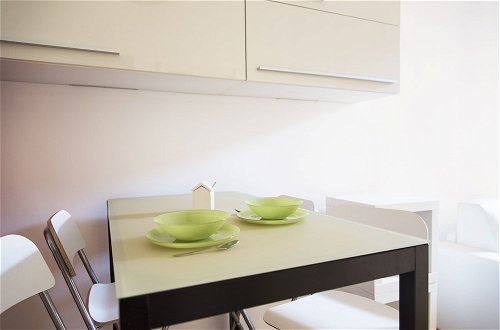 Photo 10 - White and Clean Apartment near Metro MM1