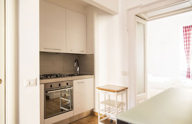 White and Clean Apartment near Metro MM1 - Photo 13