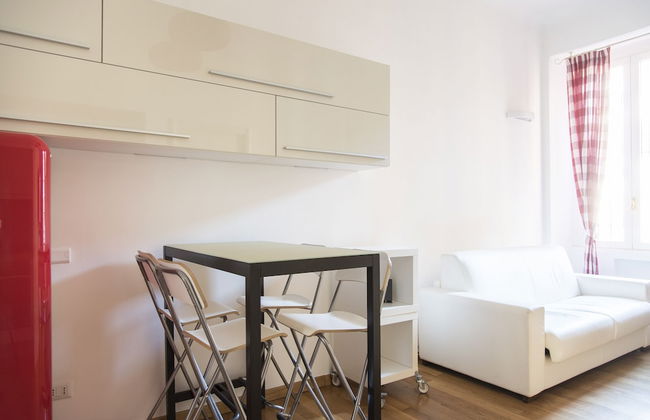 White and Clean Apartment near Metro MM1 - Photo 14