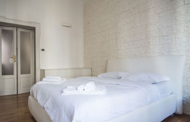 White and Clean Apartment near Metro MM1 - Photo 6
