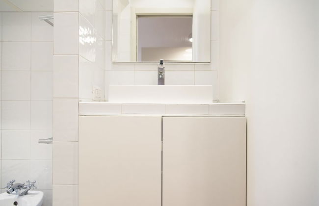 White and Clean Apartment near Metro MM1 - Photo 22