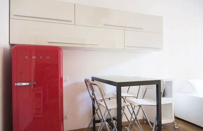 White and Clean Apartment near Metro MM1 - Photo 9