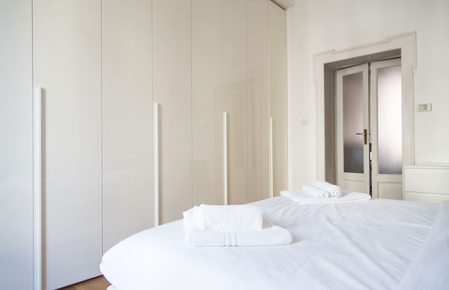 White and Clean Apartment near Metro MM1 - Photo 5