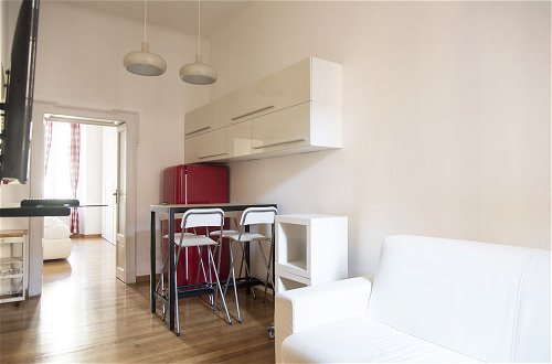 Photo 12 - White and Clean Apartment near Metro MM1